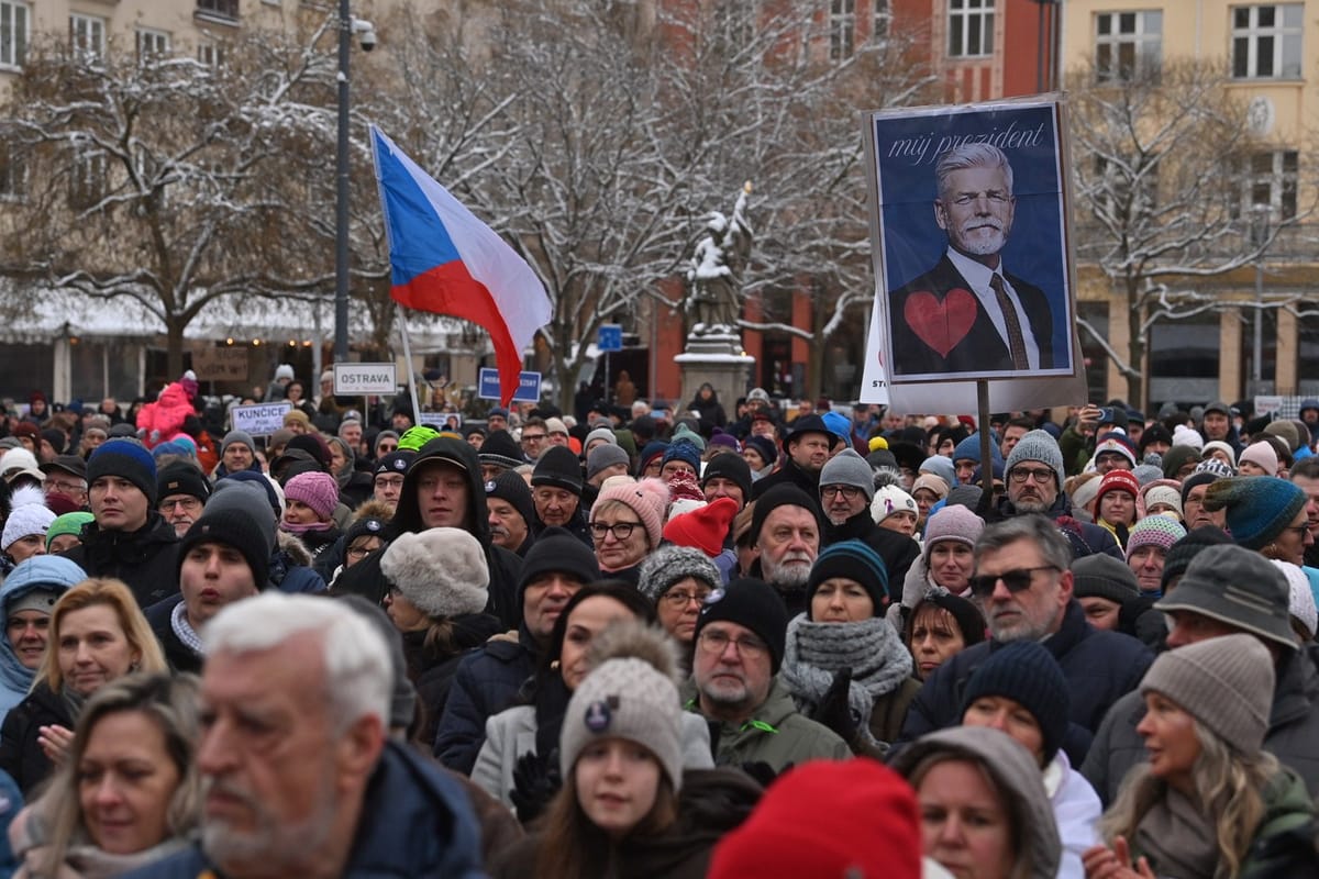 Týden v kraji: nelegální potraty, falešní policisté a demonstrace za prezidenta