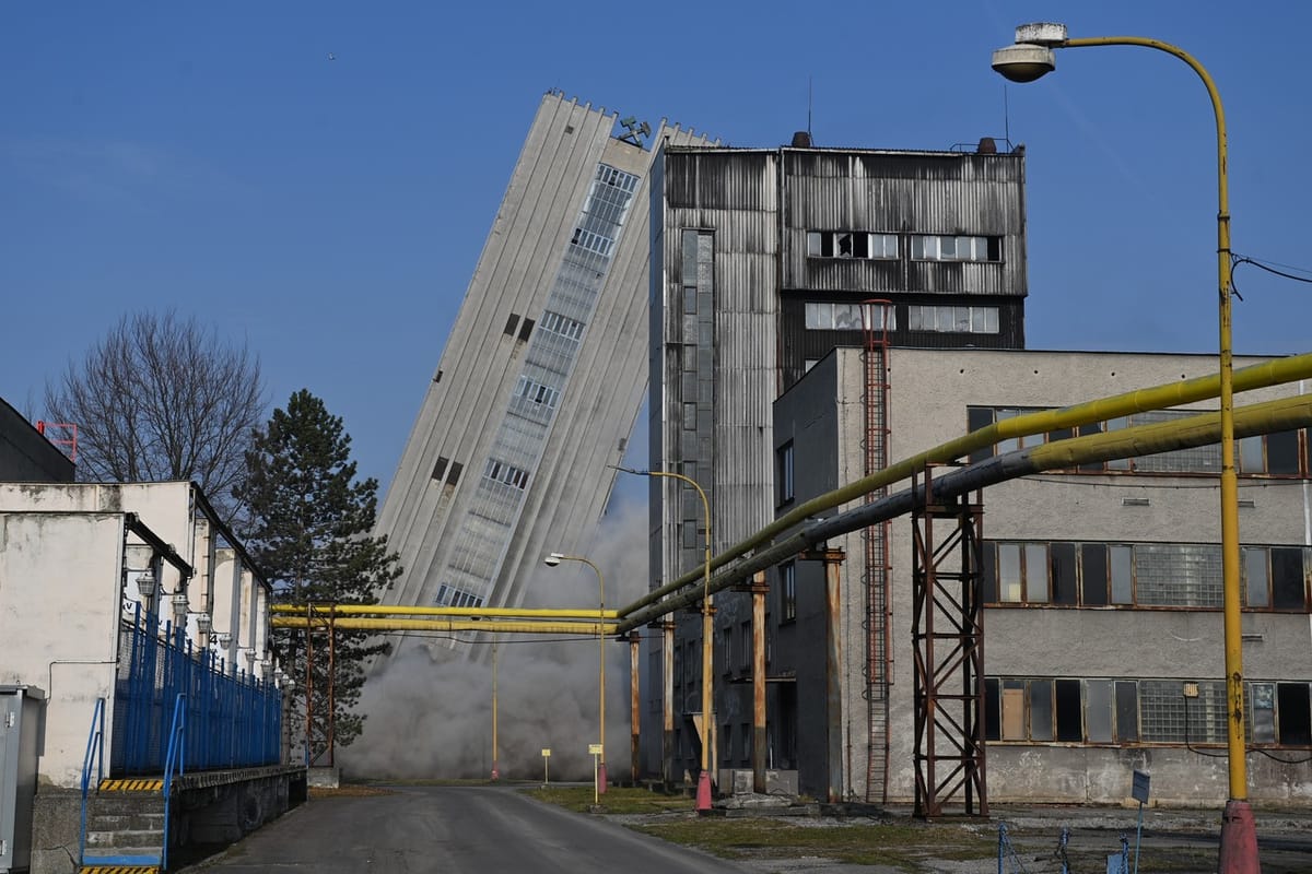 Týden v kraji: bourání těžní věže, čínské drony a konec dětského tábora po sexuální aféře