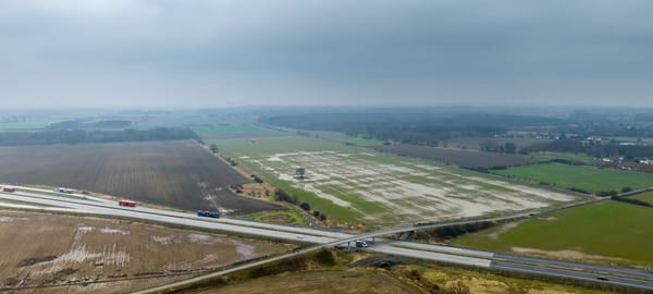 Týden v kraji: příprava na gigafactory, drogová nálepka a Gregor proti všemu